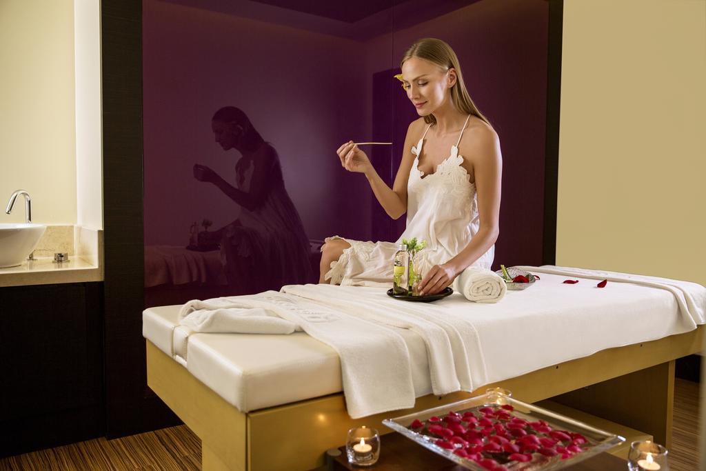Downtown Rotana Manama Exterior foto A spa in India